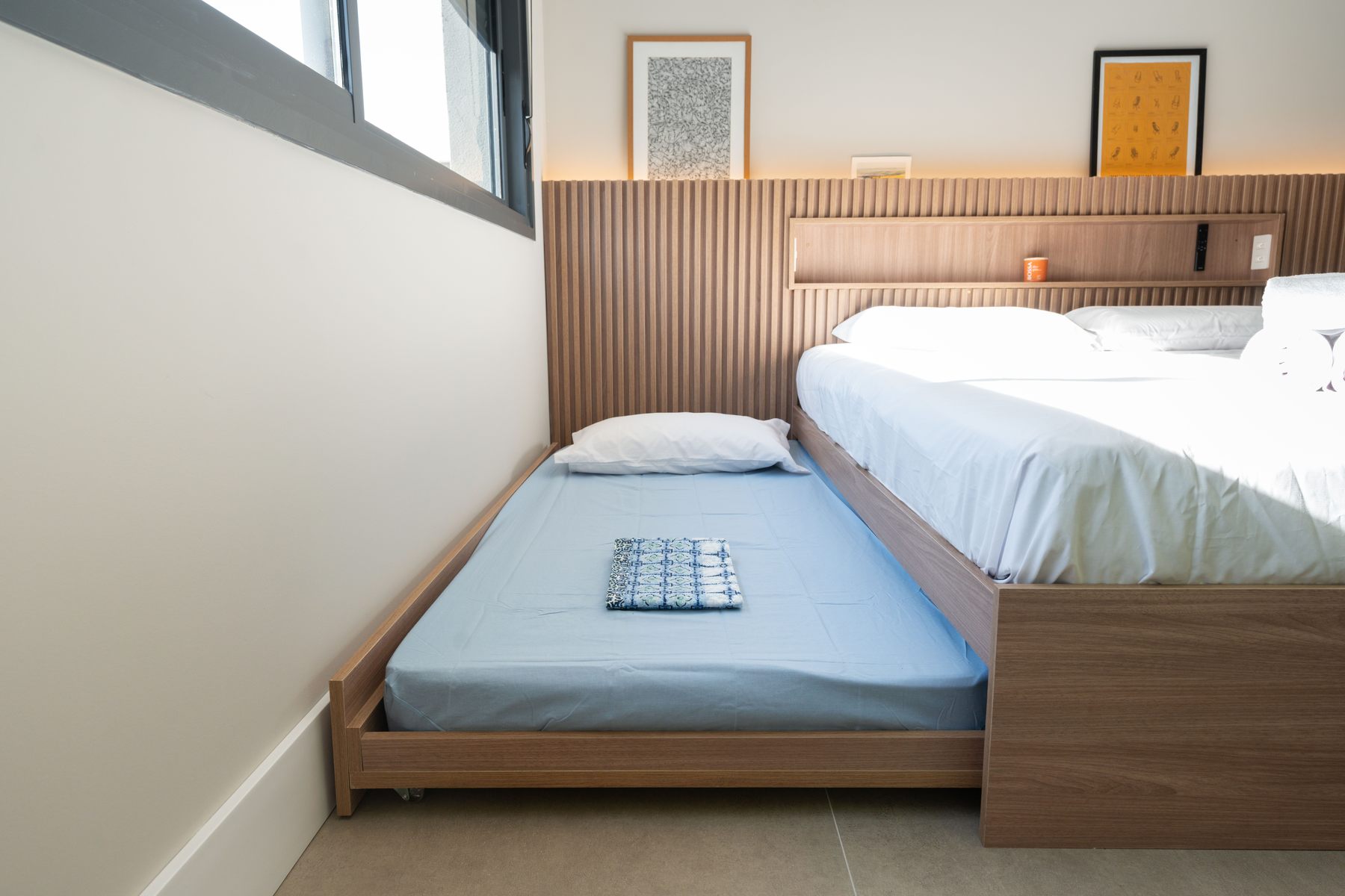 Cama auxiliar embutida